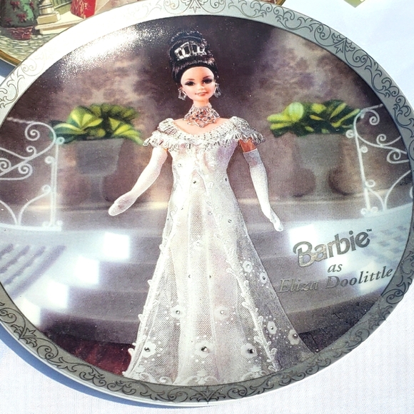 Multiple Collectable Barbie porcelain plates - Picture 14 of 16